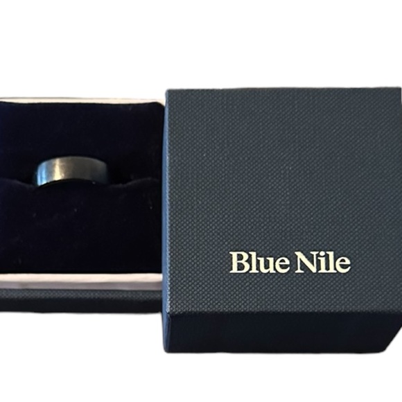 Blue Nile Matte Ring in Black Titanium and Tantalum sz. 10 - Picture 3 of 5